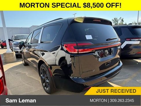 New 2026 Chrysler Pacifica Limited w/ S Appearance Package image 11