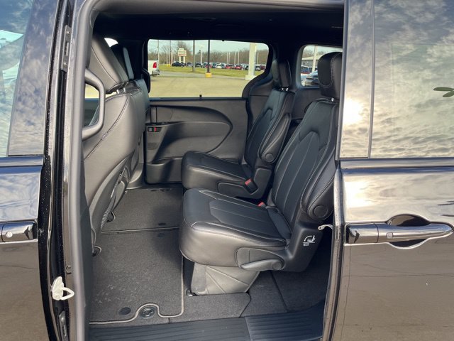 New 2026 Chrysler Pacifica Select w/ S Appearance Package FWD image 23