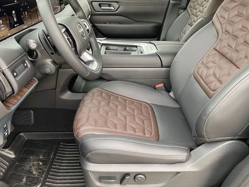 New 2026 Nissan Armada Platinum image 10