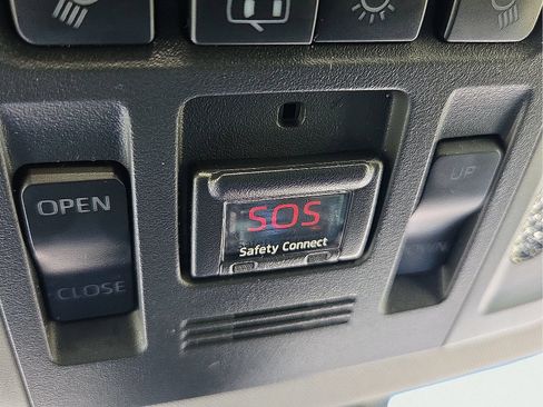 Used 2018 Toyota Camry SE w/ Audio Package FWD image 22