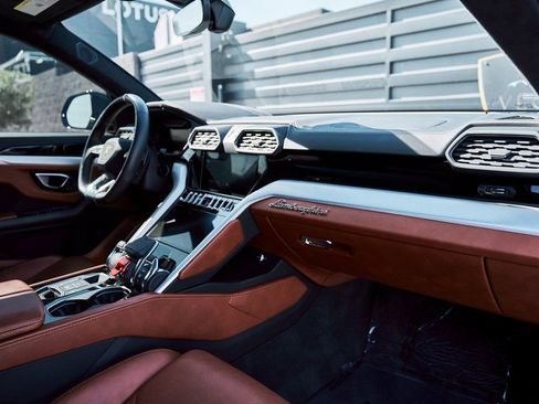 Used 2023 Lamborghini Urus S image 41