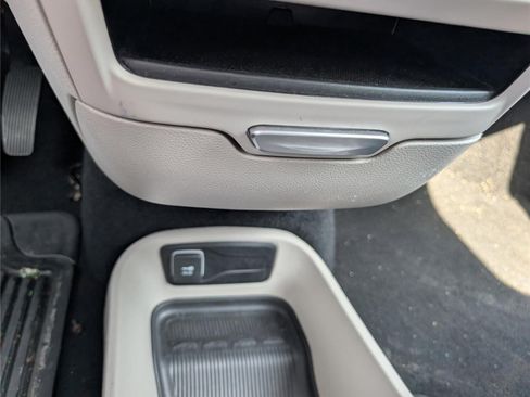 Used 2024 Chrysler Pacifica Touring-L FWD image 26