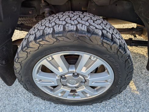 Used 2017 Toyota Tundra SR5 w/ SR5 Upgrade Package image 6