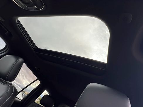 New 2025 Jeep Grand Cherokee Altitude image 31