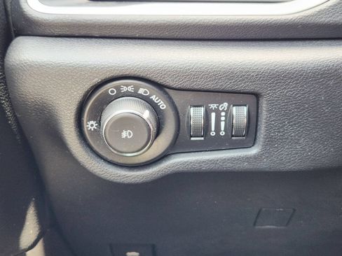 Used 2020 Chrysler Pacifica Touring w/ S Appearance Package FWD image 28