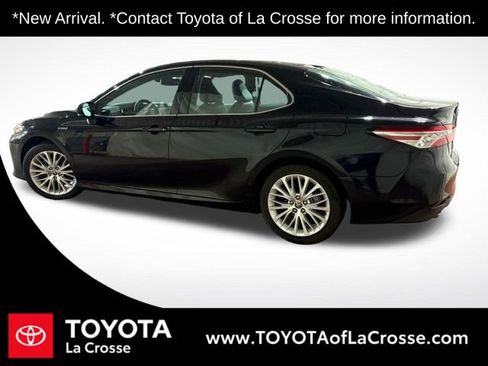 Used 2020 Toyota Camry XLE image 2
