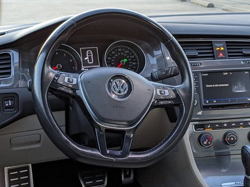 Used 2017 Volkswagen Golf Alltrack image 14