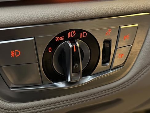 Used 2016 BMW 740i image 24