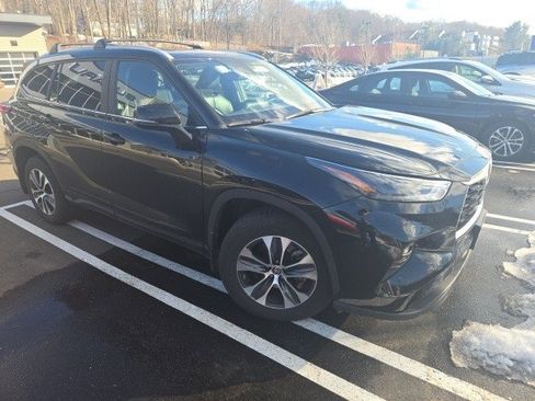 Used 2023 Toyota Highlander XLE image 10