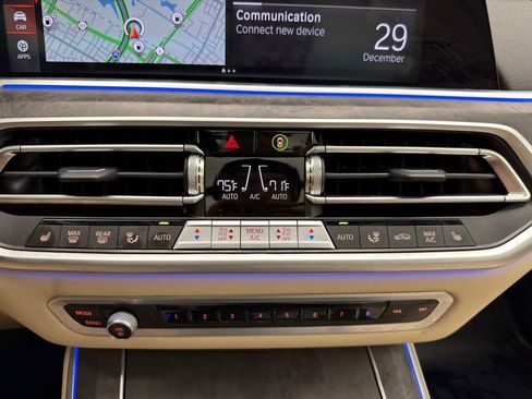 Used 2022 BMW X5 xDrive40i w/ Parking Assistance Package image 11