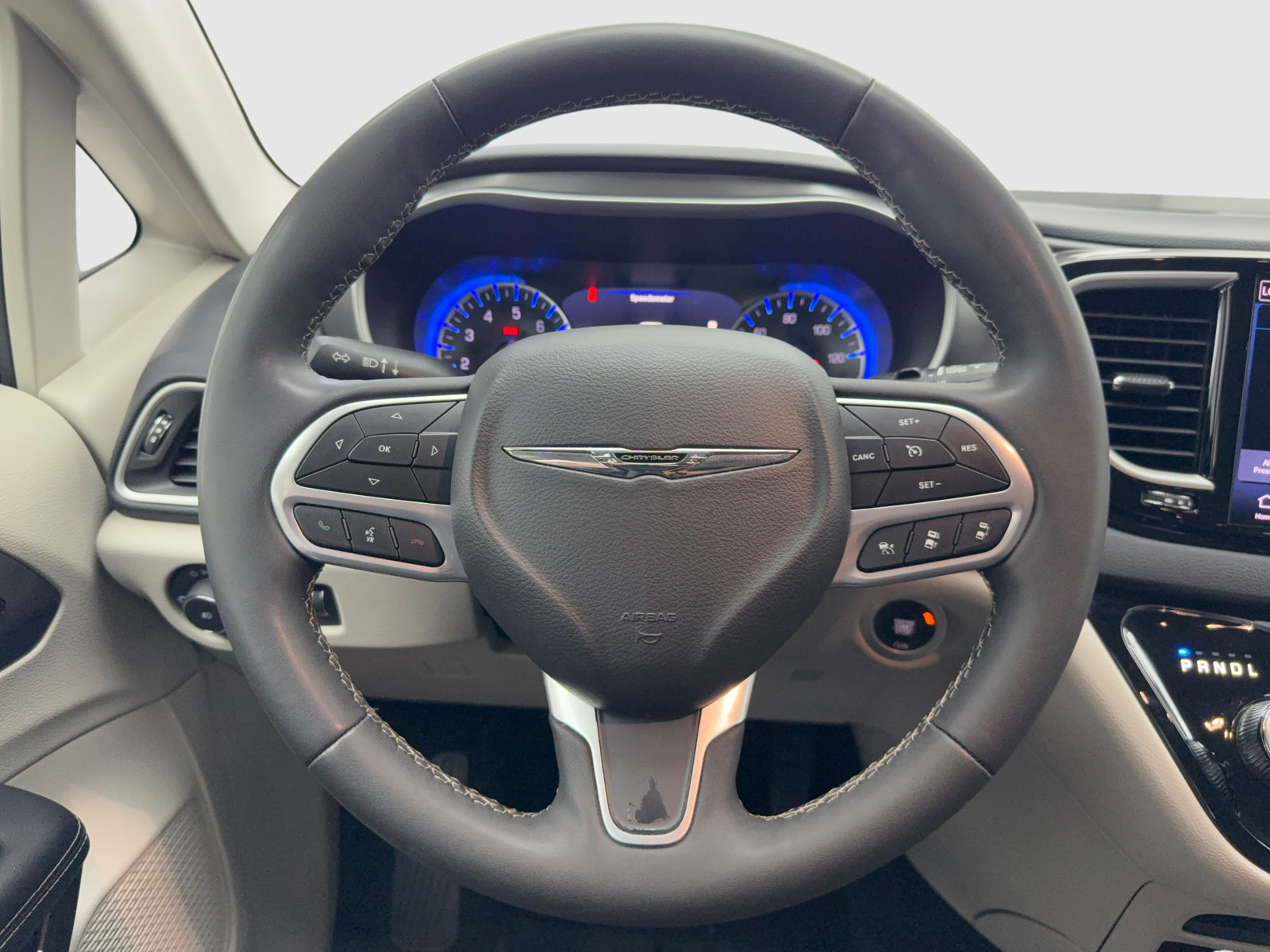 Used 2023 Chrysler Pacifica Touring-L FWD image 19