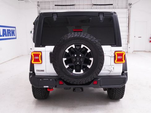 Used 2024 Jeep Wrangler Unlimited Rubicon AWD/4WD image 6