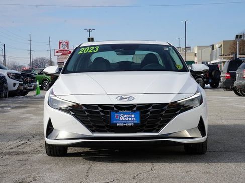 Used 2023 Hyundai Elantra Limited image 2