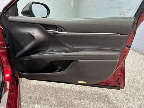 Used 2018 Toyota Camry XSE FWD image 16