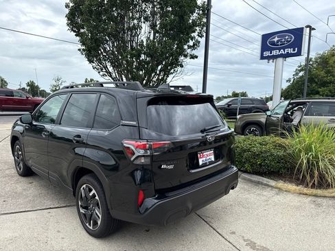 Certified 2025 Subaru Forester Premium AWD/4WD image 5