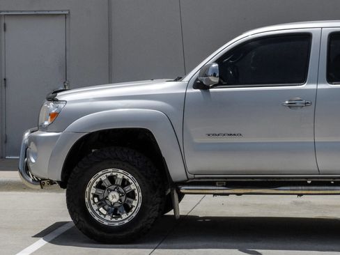 Used 2011 Toyota Tacoma 4x4 Double Cab w/ SR5 Pkg #2 image 17