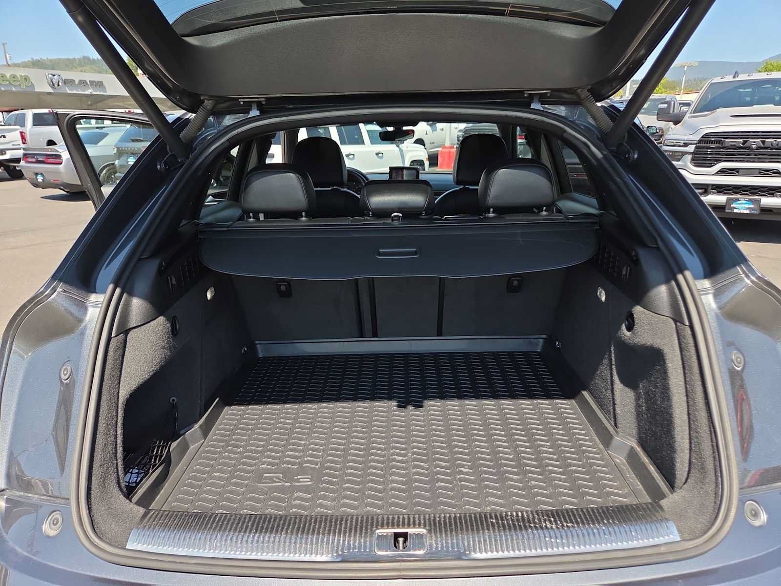 Used 2018 Audi Q3 2.0T Premium Plus w/ Premium Plus Package AWD/4WD image 27