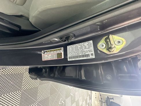 Used 2017 Honda CR-V LX image 12