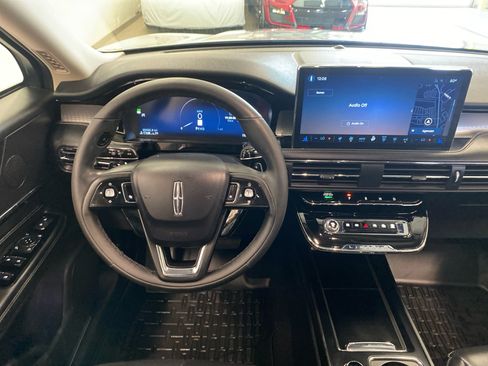 Used 2023 Lincoln Corsair AWD w/ Equipment Group 101A image 11