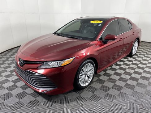 Used 2019 Toyota Camry XLE image 10