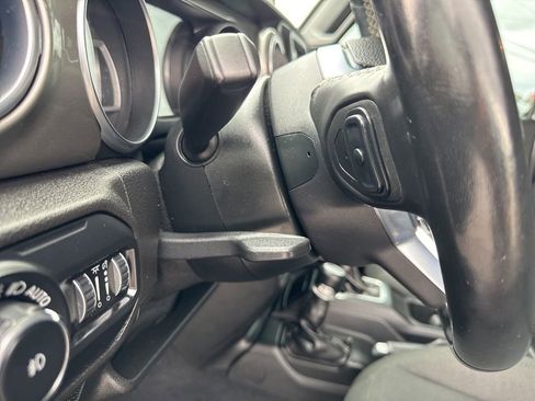 Used 2020 Jeep Wrangler Unlimited Sahara image 42