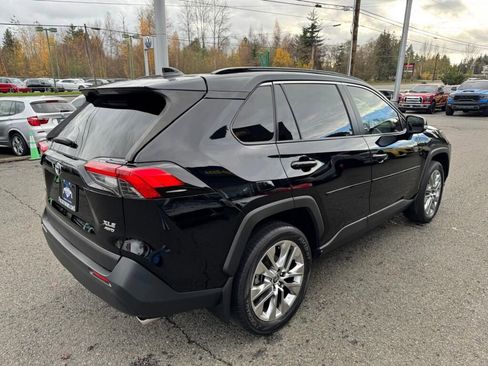 Used 2020 Toyota RAV4 XLE Premium image 6