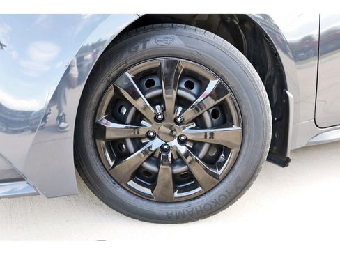 Used 2023 Toyota Corolla LE image 29