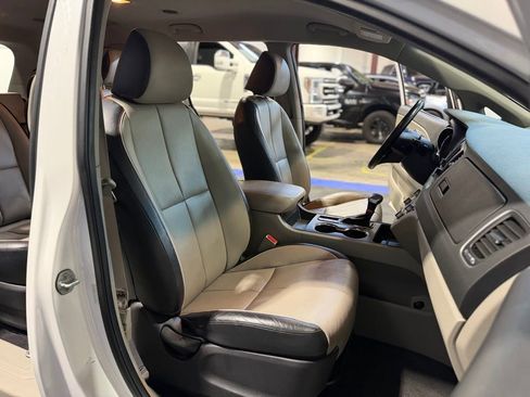 Used 2021 Kia Sedona EX image 25