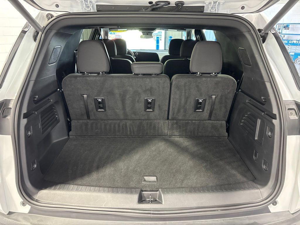Used 2026 Chevrolet Traverse LT FWD image 51