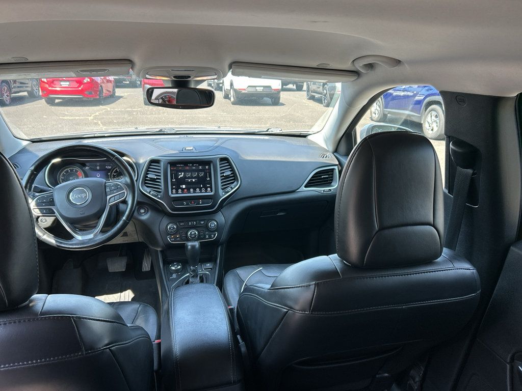 Used 2021 Jeep Cherokee Latitude Lux w/ Comfort/Convenience Group AWD/4WD image 12