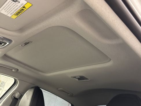 Used 2024 Hyundai Elantra Limited image 11