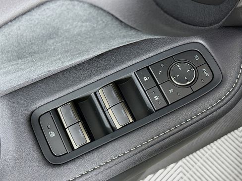 New 2026 Lexus TX 500h AWD image 18