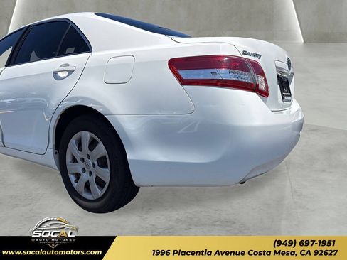 Used 2011 Toyota Camry LE FWD image 30