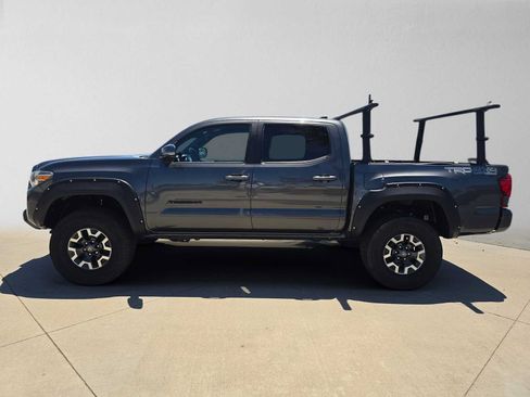 Used 2019 Toyota Tacoma TRD Off-Road w/ Technology Package AWD/4WD image 6