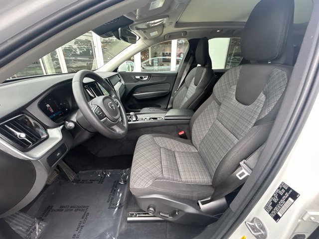 Certified 2023 Volvo XC60 B5 Core AWD/4WD image 19