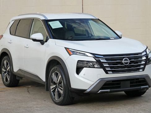 Used 2025 Nissan Rogue SL FWD image 50