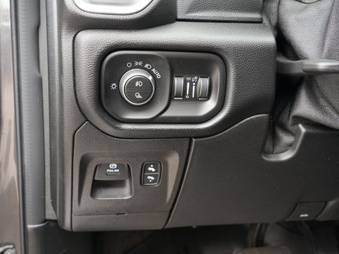 Used 2020 RAM 1500 Laramie AWD/4WD image 17