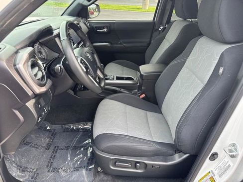 Used 2023 Toyota Tacoma TRD Sport w/ Black Out Package (TMS) AWD/4WD image 5