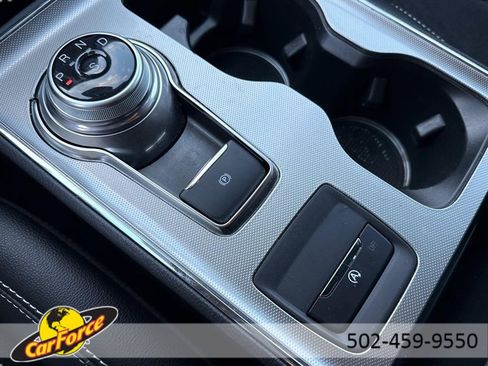 Used 2024 Ford Edge ST image 25