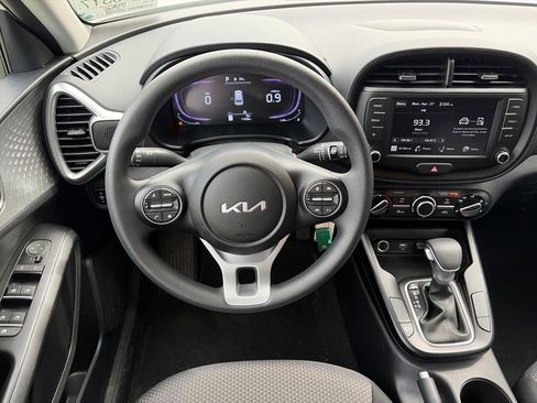 Used 2025 Kia Soul LX FWD image 11