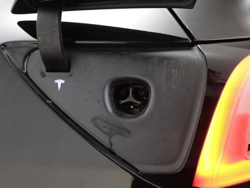 Used 2024 Tesla Model Y Long Range image 13