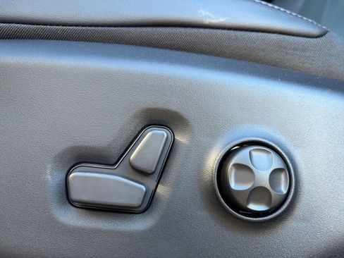 New 2026 Chrysler Pacifica Select image 13