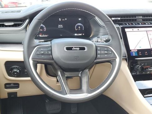 New 2025 Jeep Grand Cherokee Limited image 8