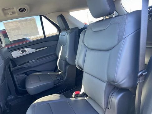 New 2026 Ford Explorer Active w/ Active Comfort Package RWD image 18