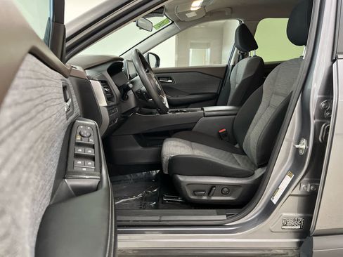 Used 2023 Nissan Rogue SV image 16