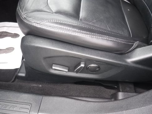 Used 2018 Ford Explorer XLT w/ Equipment Group 202A image 12