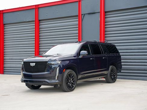 Used 2023 Cadillac Escalade ESV Sport Platinum w/ LPO, ONYX Package RWD image 1