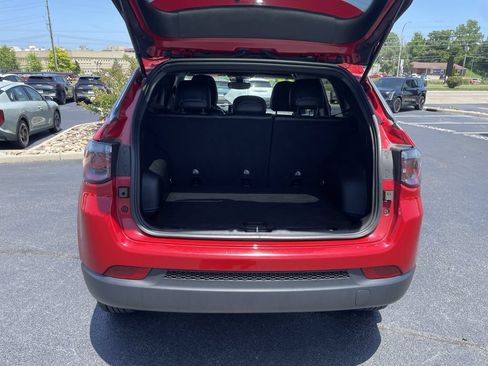 Used 2024 Jeep Compass Latitude AWD/4WD image 36