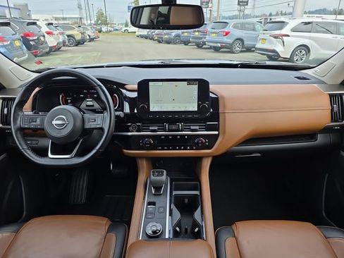 Used 2022 Nissan Pathfinder Platinum w/ Cargo Package image 11