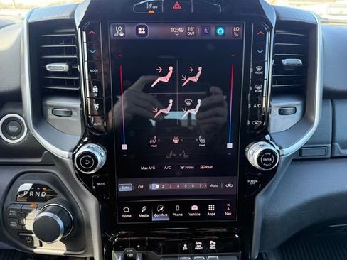 New 2026 RAM 1500 4x4 Crew Cab image 24